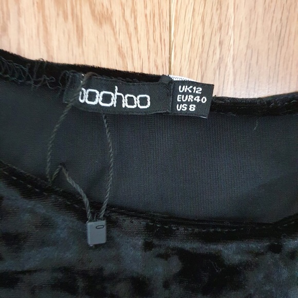 Boohoo Velvet Cropped Tee With Frill Hem - Picture 4 of 5